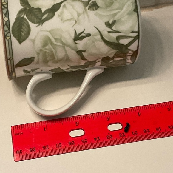 Vintage Mug White Roses Fine Bone China Tea Coffee Cup Collectible Gift - Picture 7 of 8